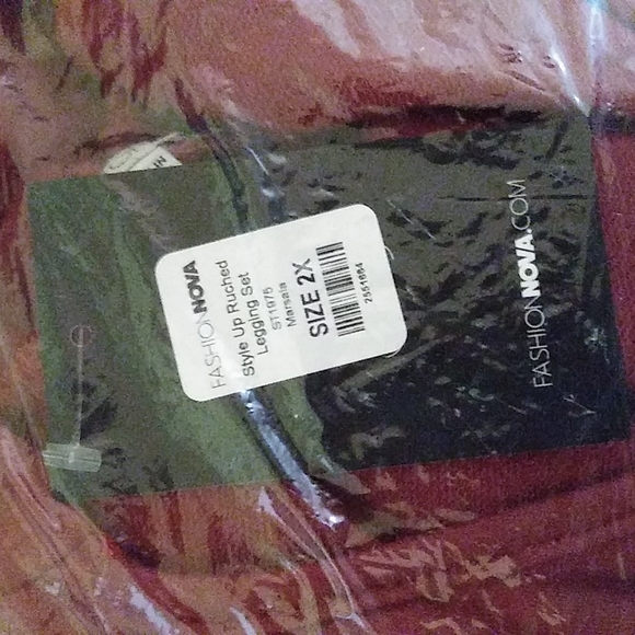 Fashion Nova Style Up Rushed Set - Picture 2 of 12